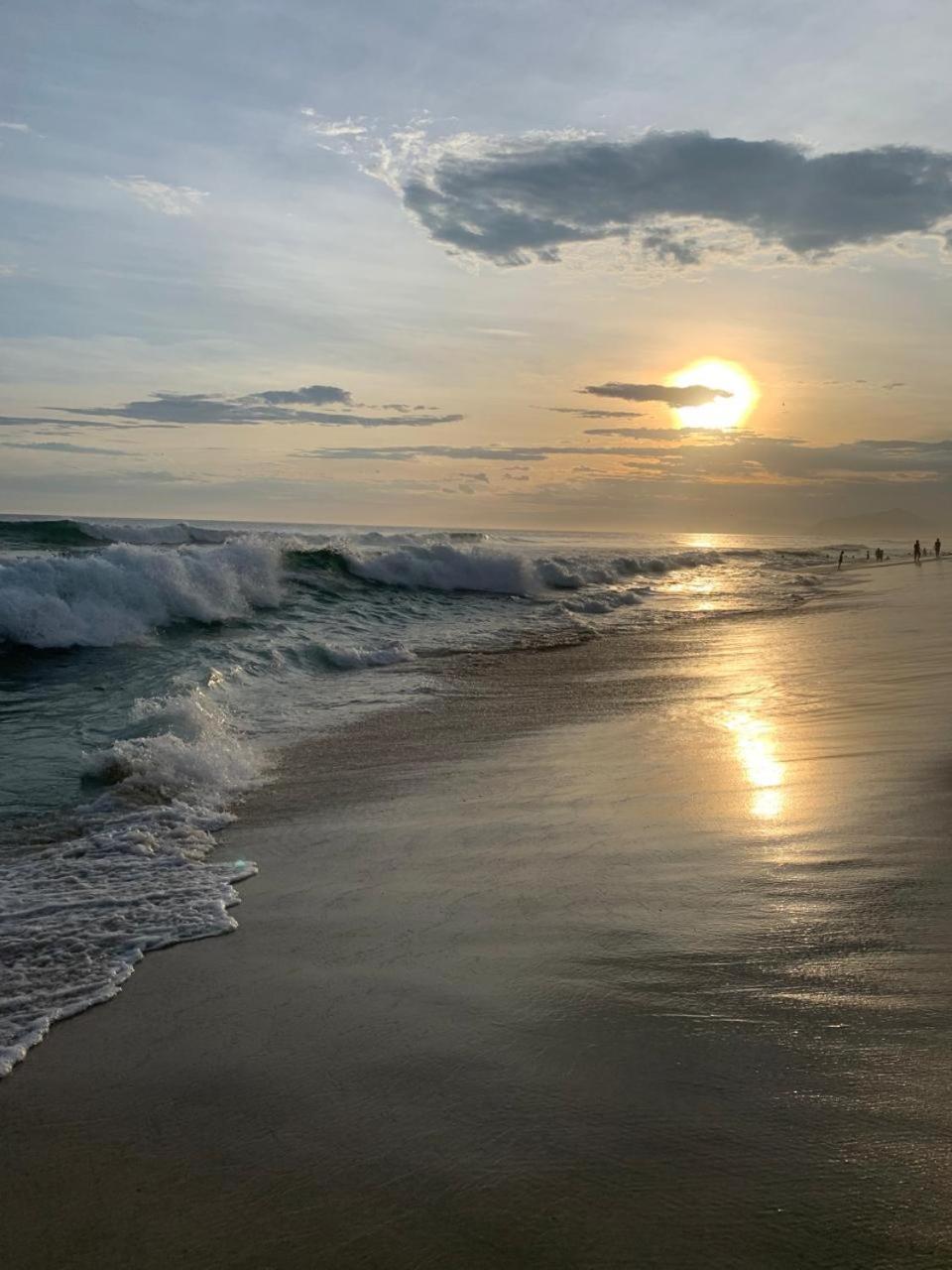 ריו דה ז'ניירו Lindo Apto No Melhor Lugar Da Barra Da Tijuca! Com Uma Vista De Tirar O Folego, Frente Para O Mar! Totalmente Equipado E Decorado Ao Lado Dos Melhores Hoteis E Quiosques Da Barra! Portaria 24H, Piscina, Sauna, Jacuzzi, Academia, Garagem, Wi-Fi, Lavan מראה חיצוני תמונה