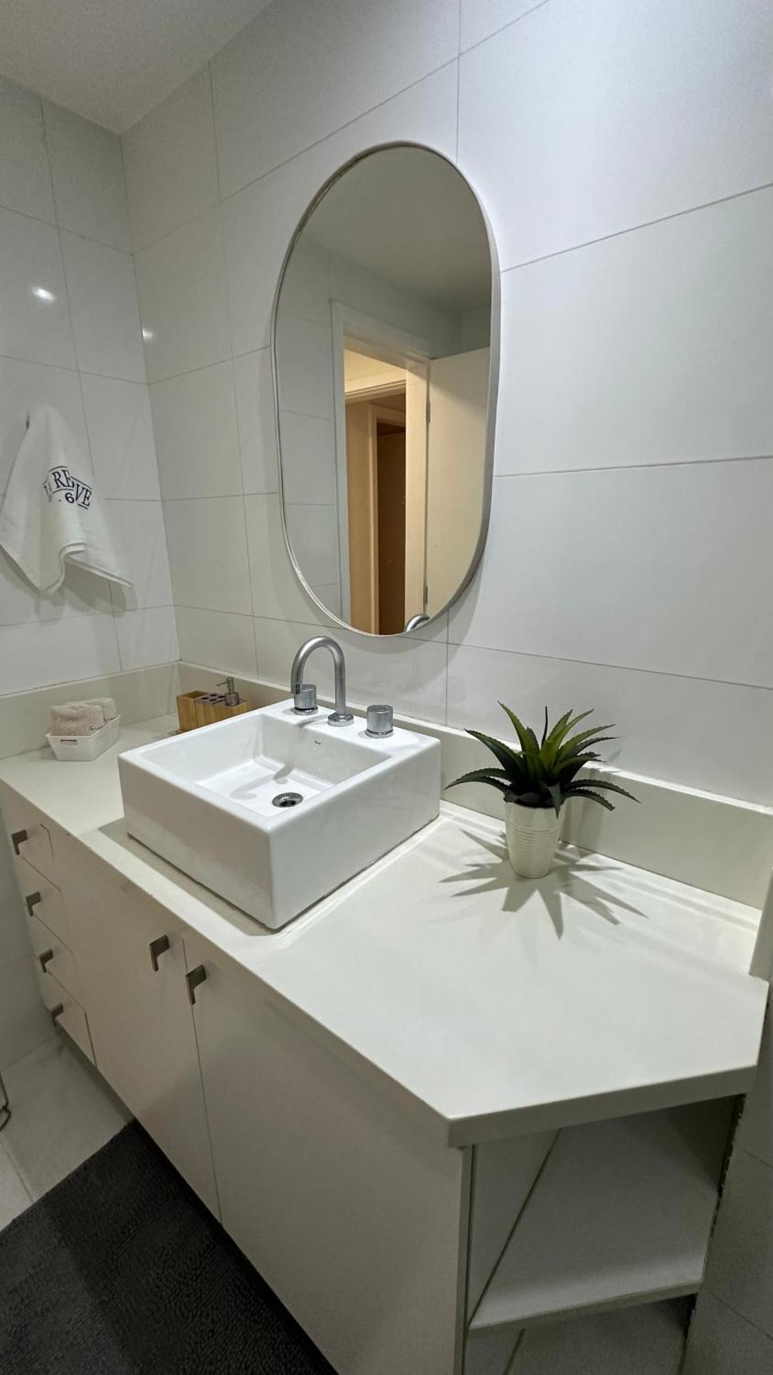ריו דה ז'ניירו Lindo Apto No Melhor Lugar Da Barra Da Tijuca! Com Uma Vista De Tirar O Folego, Frente Para O Mar! Totalmente Equipado E Decorado Ao Lado Dos Melhores Hoteis E Quiosques Da Barra! Portaria 24H, Piscina, Sauna, Jacuzzi, Academia, Garagem, Wi-Fi, Lavan מראה חיצוני תמונה