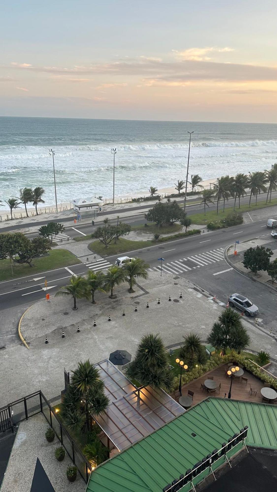 ריו דה ז'ניירו Lindo Apto No Melhor Lugar Da Barra Da Tijuca! Com Uma Vista De Tirar O Folego, Frente Para O Mar! Totalmente Equipado E Decorado Ao Lado Dos Melhores Hoteis E Quiosques Da Barra! Portaria 24H, Piscina, Sauna, Jacuzzi, Academia, Garagem, Wi-Fi, Lavan מראה חיצוני תמונה
